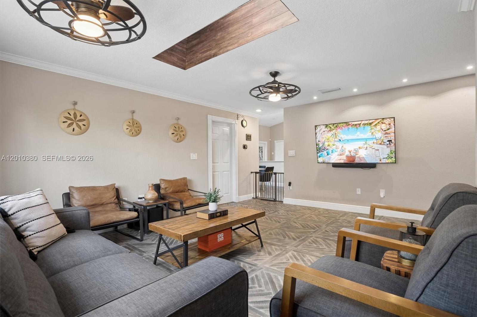 811 Amherst Ave