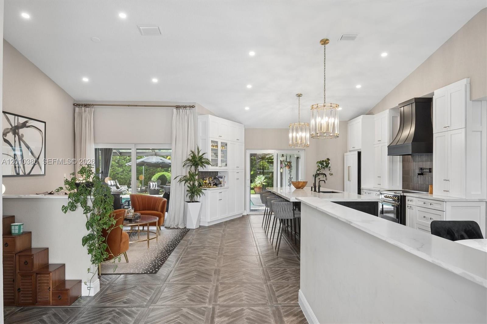 811 Amherst Ave
