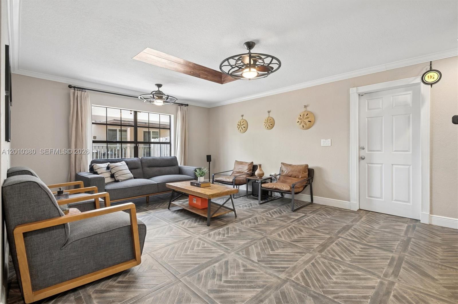 811 Amherst Ave