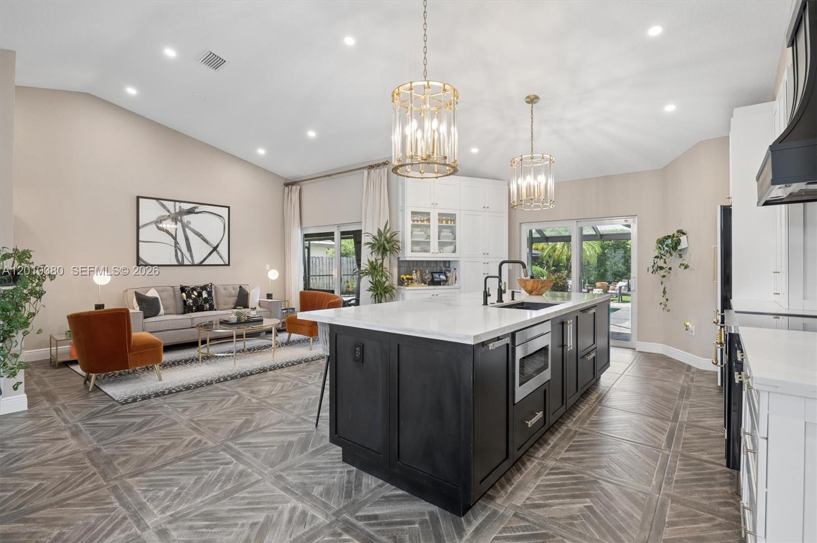 811 Amherst Ave