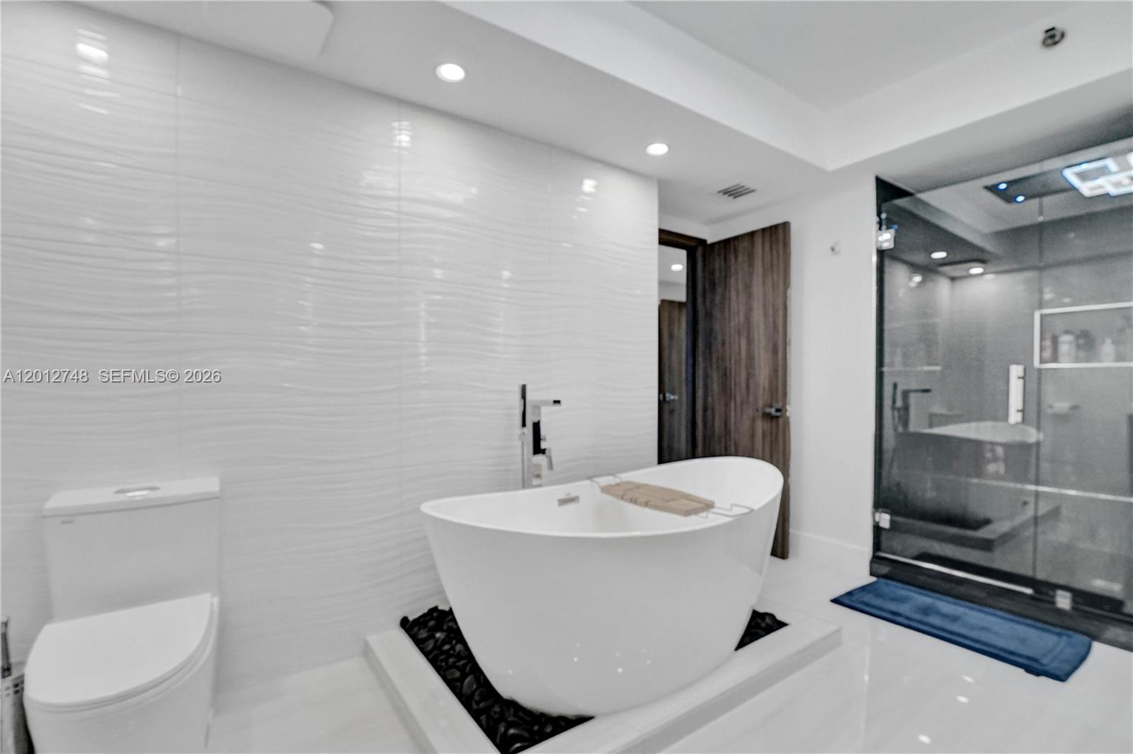20281 E Country Club Dr Unit: PH14