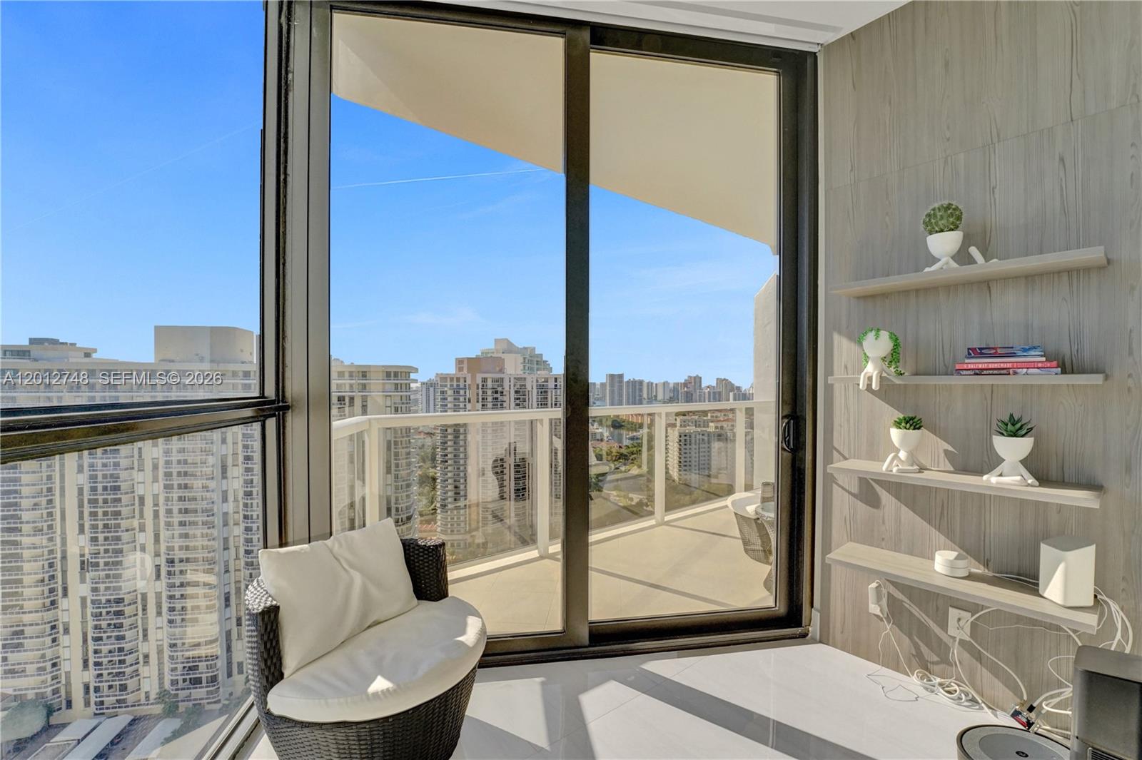 20281 E Country Club Dr Unit: PH14