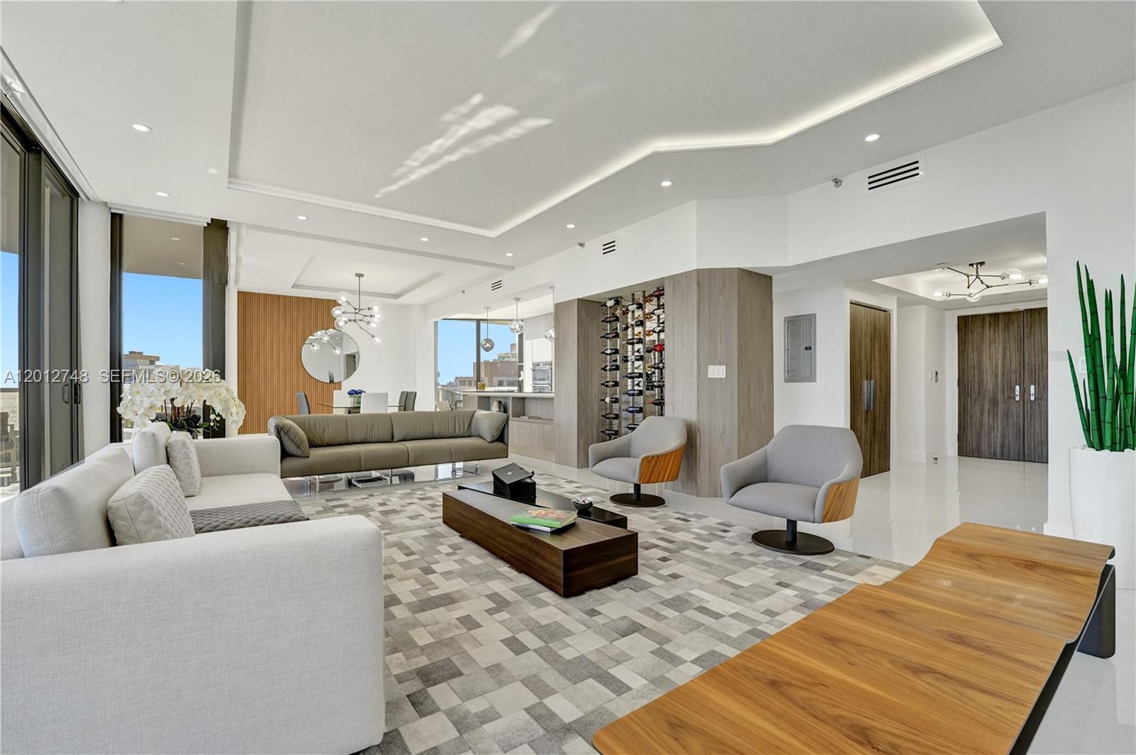 20281 E Country Club Dr Unit: PH14