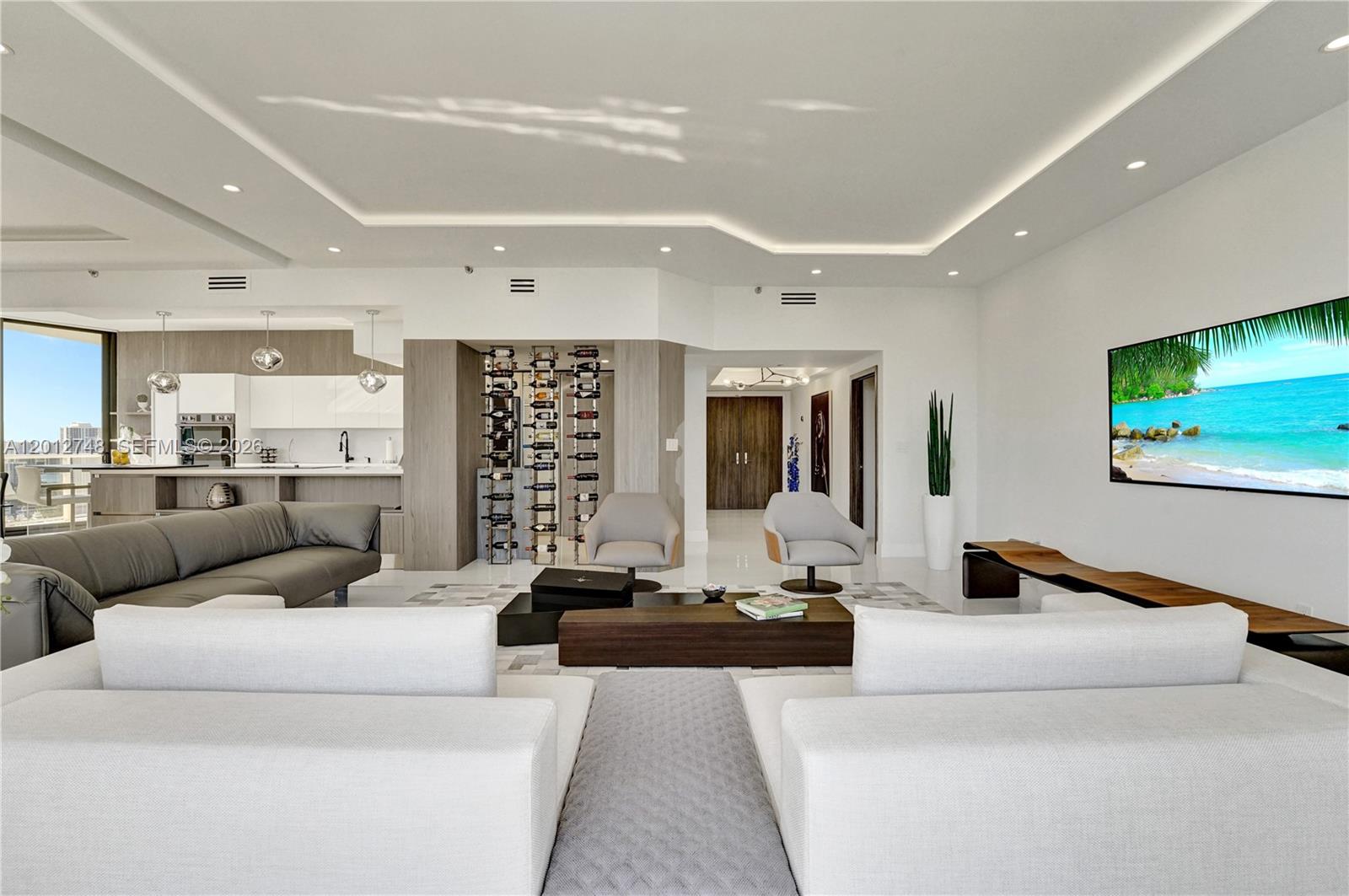 20281 E Country Club Dr Unit: PH14