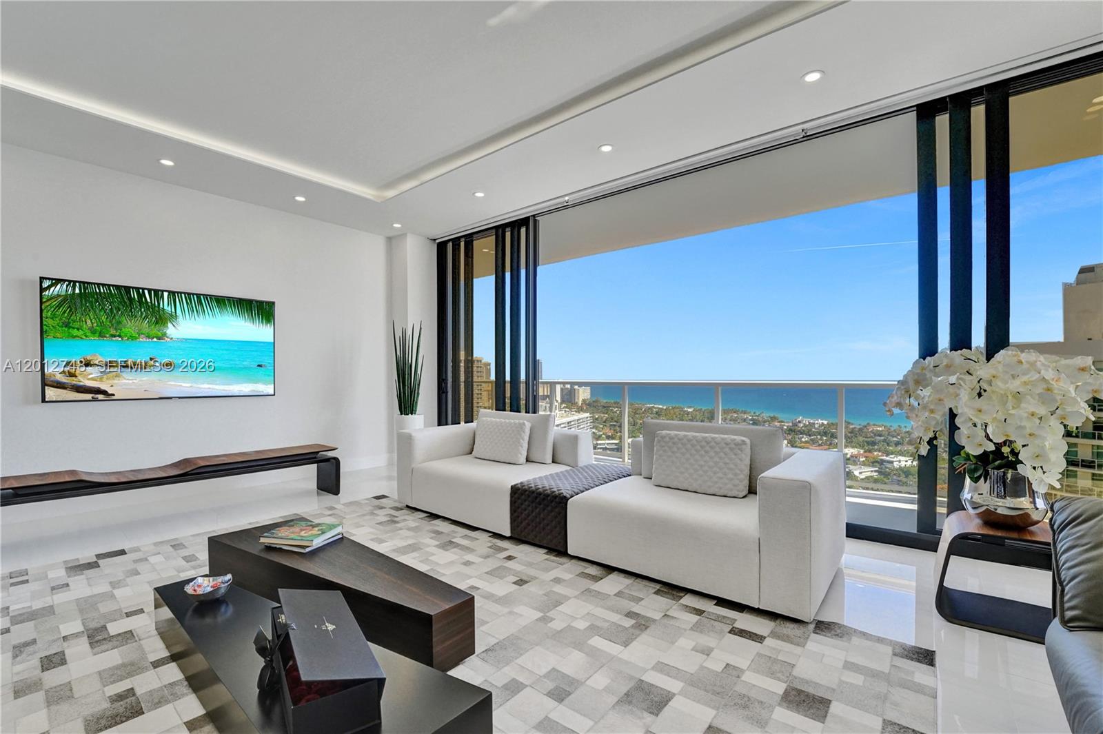 20281 E Country Club Dr Unit: PH14