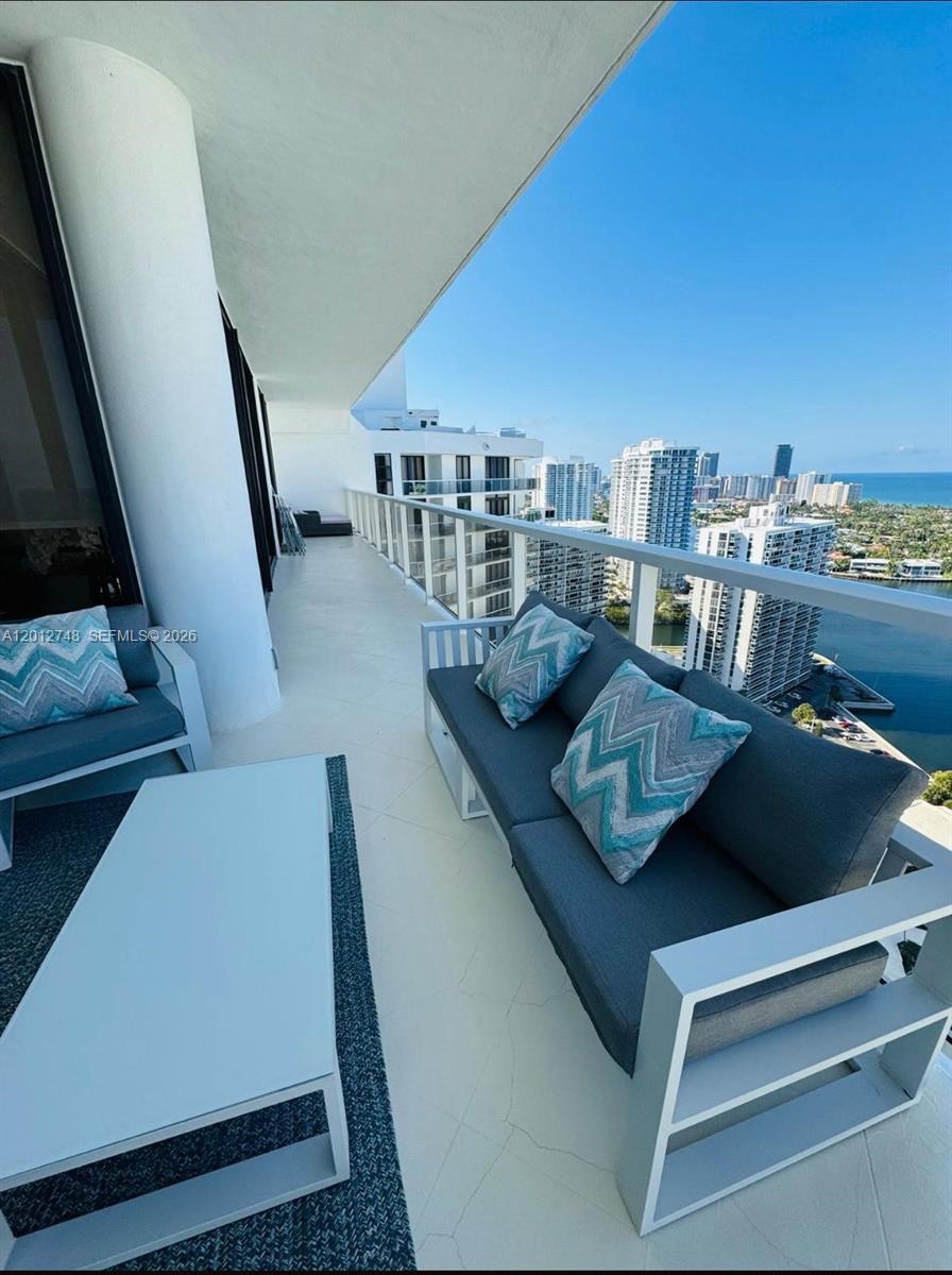 20281 E Country Club Dr Unit: PH14