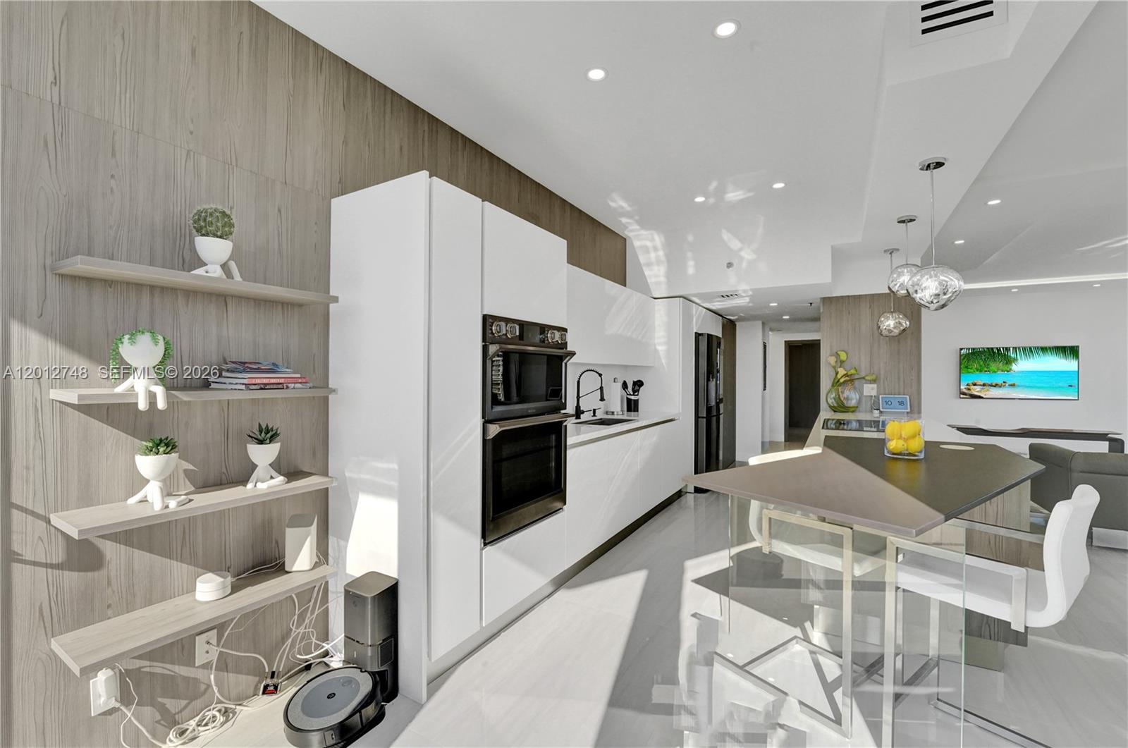 20281 E Country Club Dr Unit: PH14