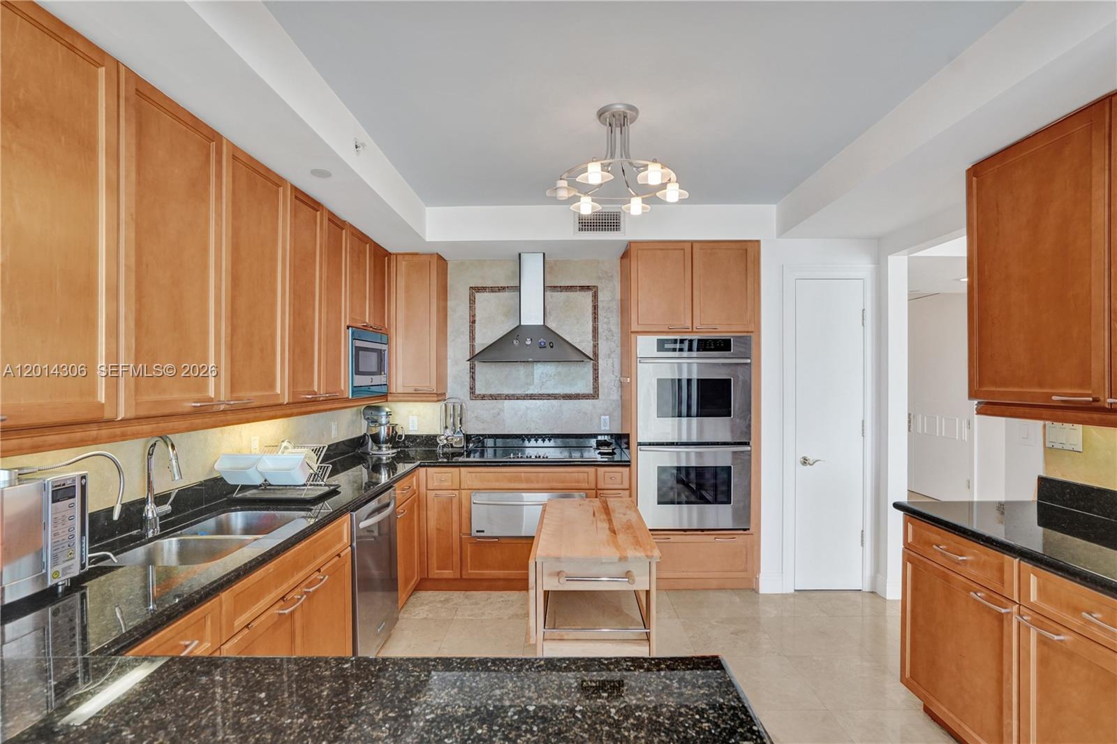 20201 E Country Club Dr # 1408