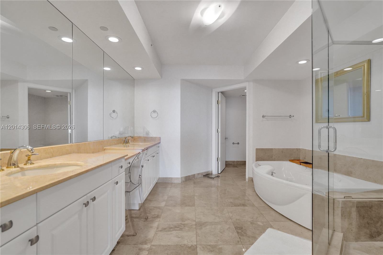20201 E Country Club Dr # 1408