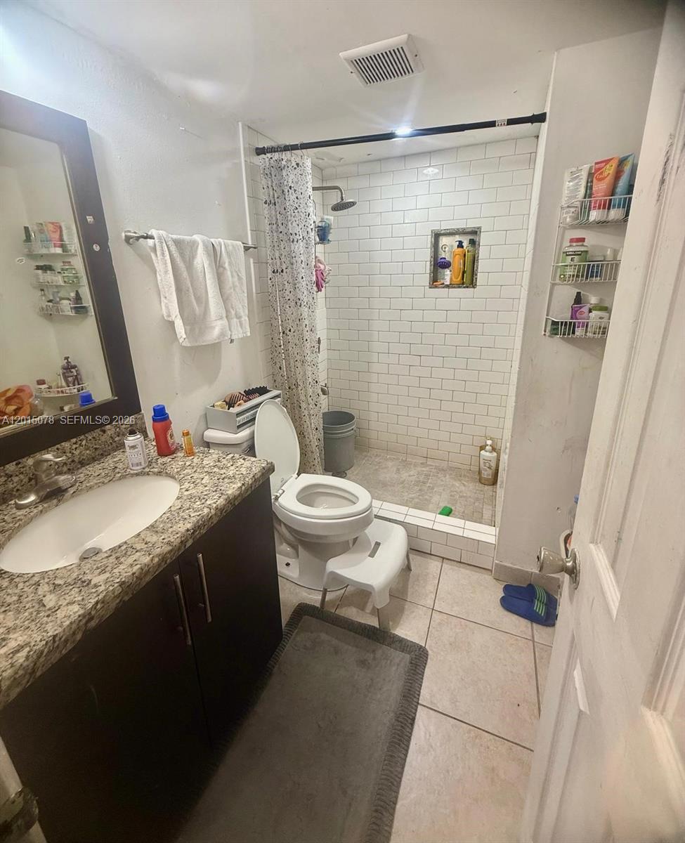 488 NW 165th St Rd # 512 Unit: B-512
