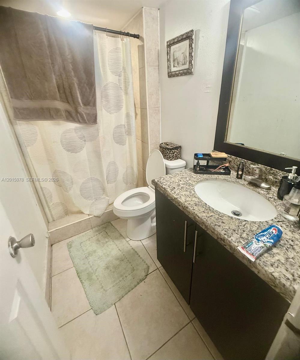 488 NW 165th St Rd # 512 Unit: B-512
