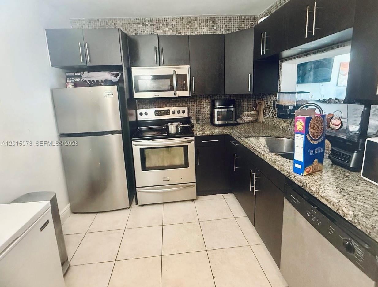 488 NW 165th St Rd # 512 Unit: B-512