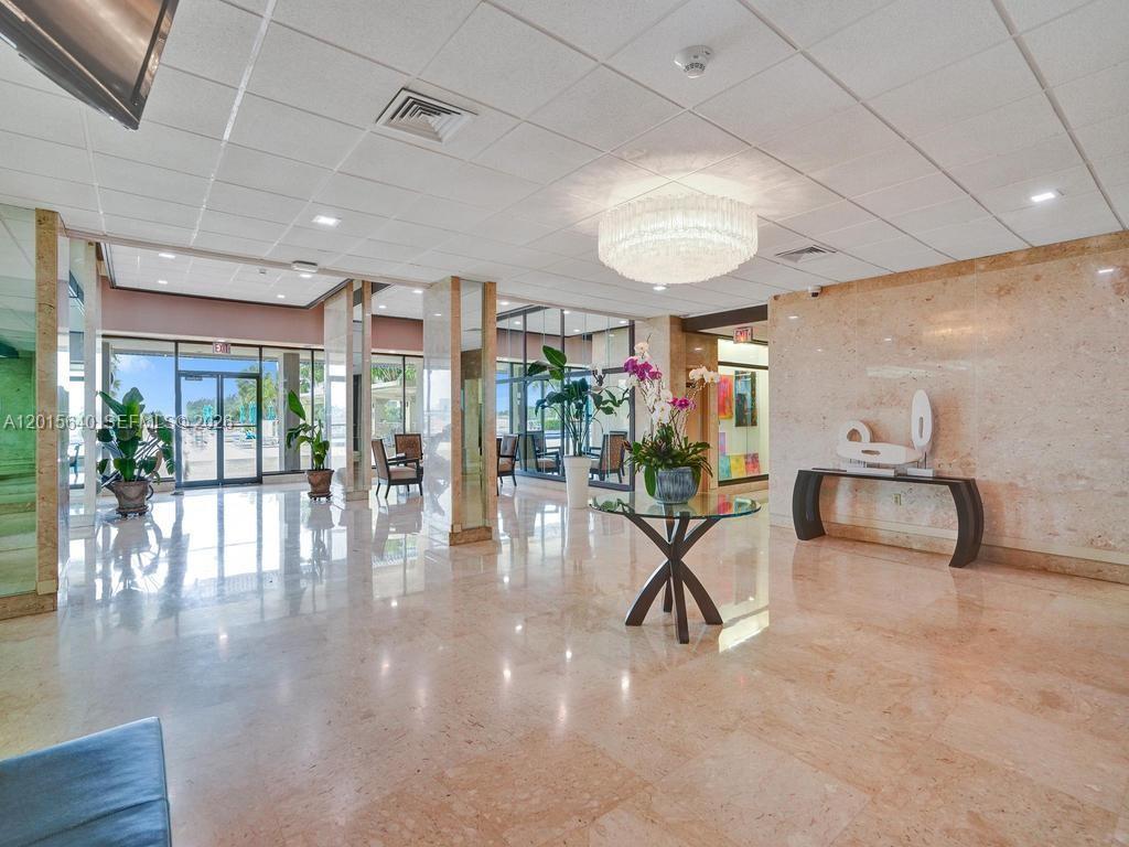 300 Bayview Dr # 906