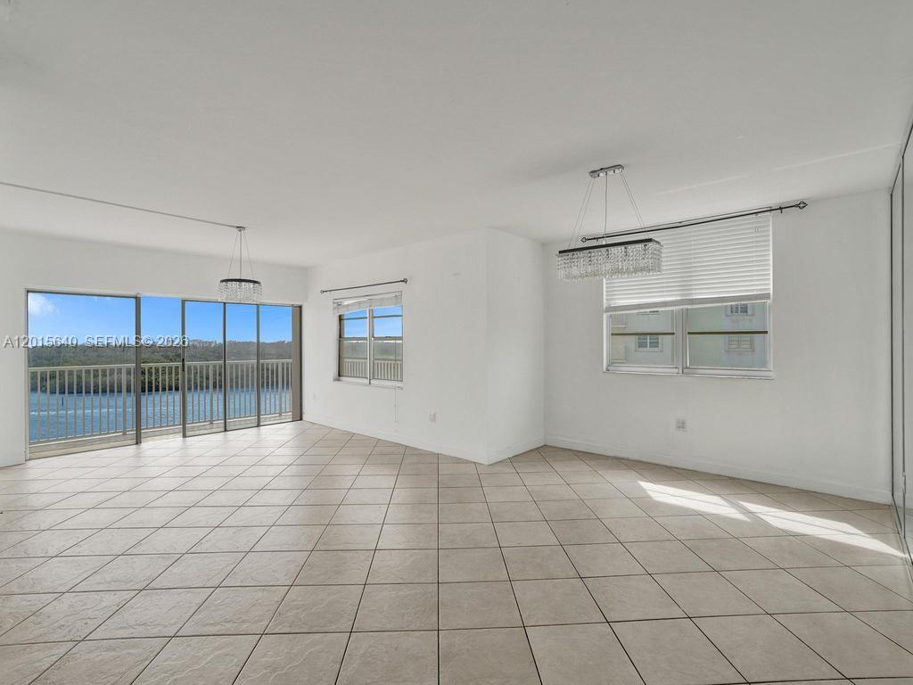 300 Bayview Dr # 906