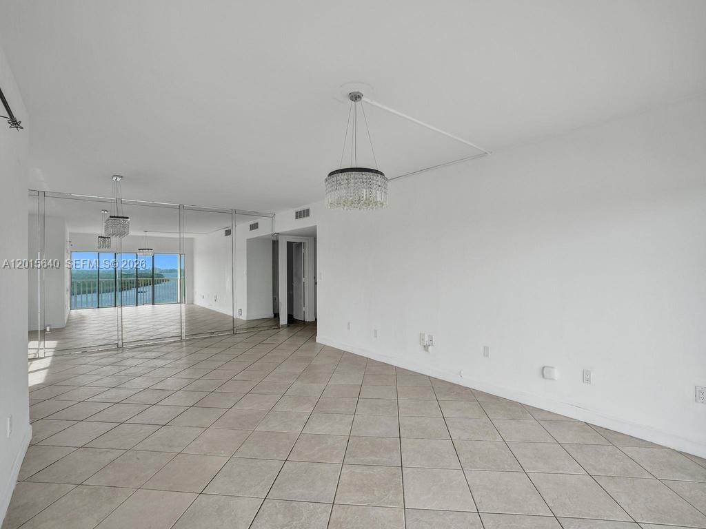 300 Bayview Dr # 906
