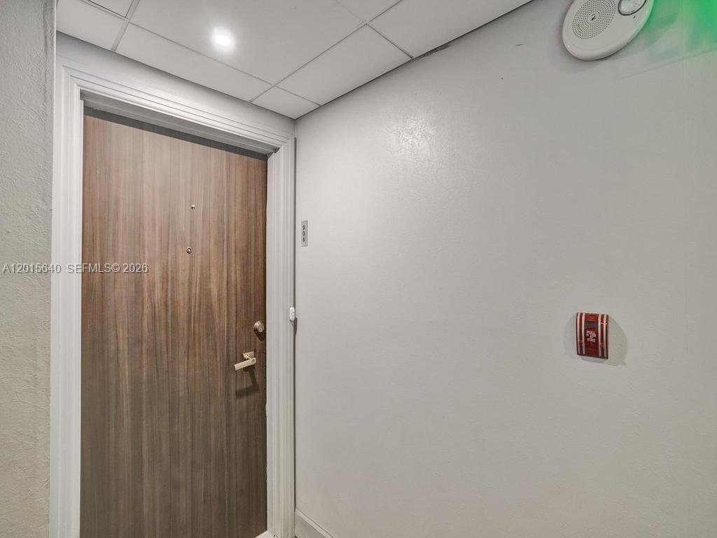 300 Bayview Dr # 906