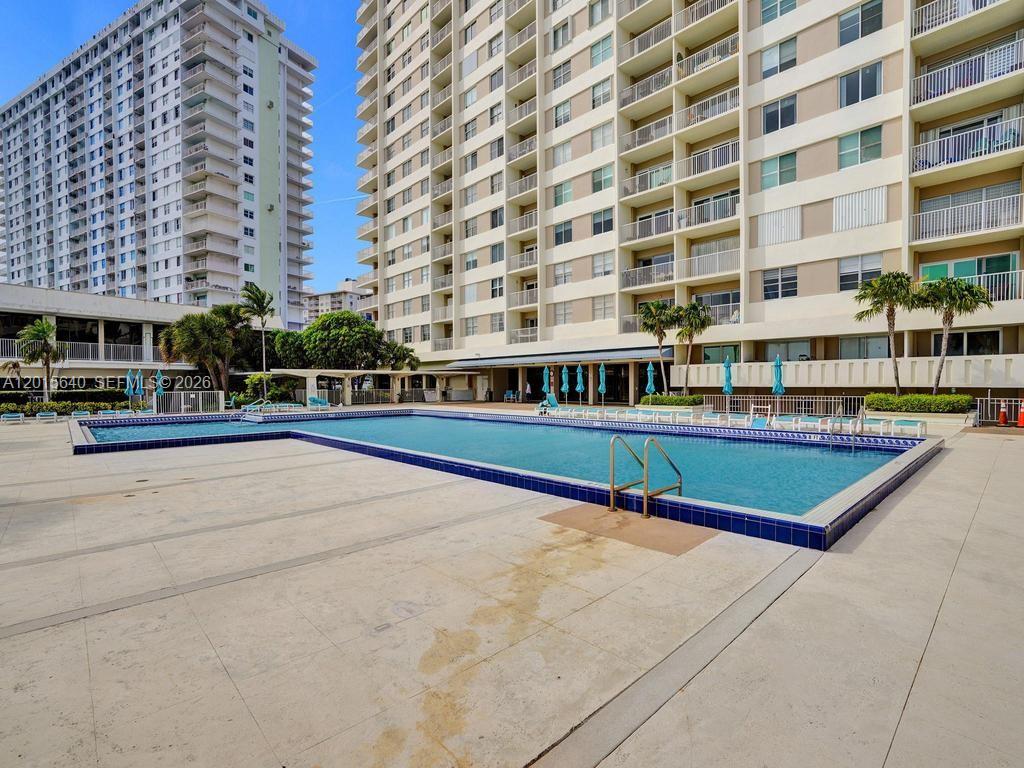 300 Bayview Dr # 906