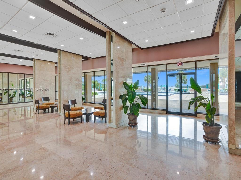 300 Bayview Dr # 906