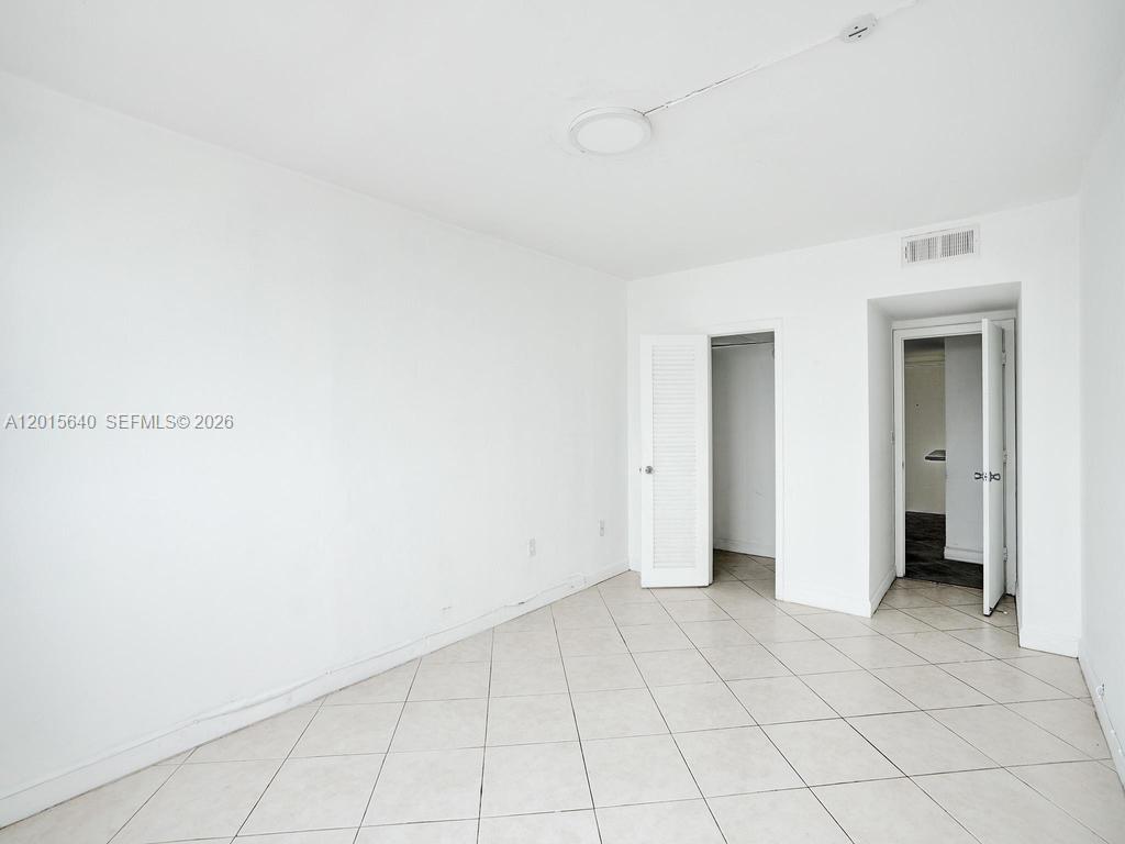 300 Bayview Dr # 906