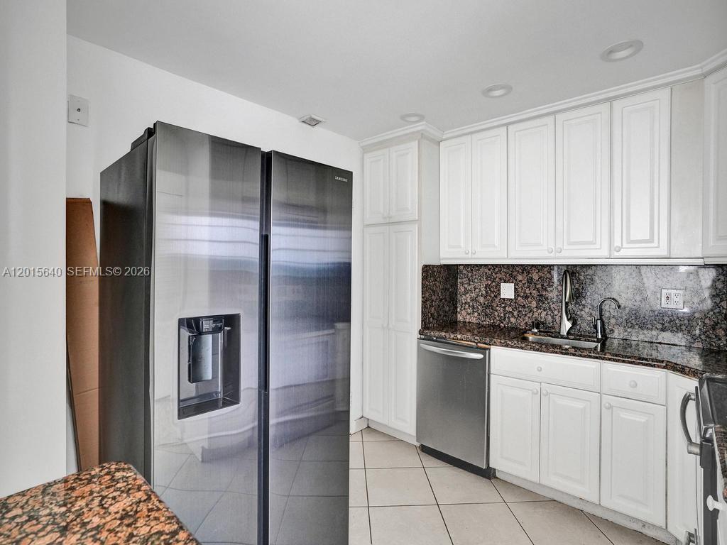 300 Bayview Dr # 906