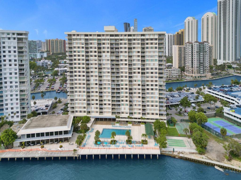 300 Bayview Dr # 906