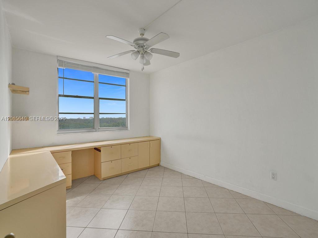 300 Bayview Dr # 906