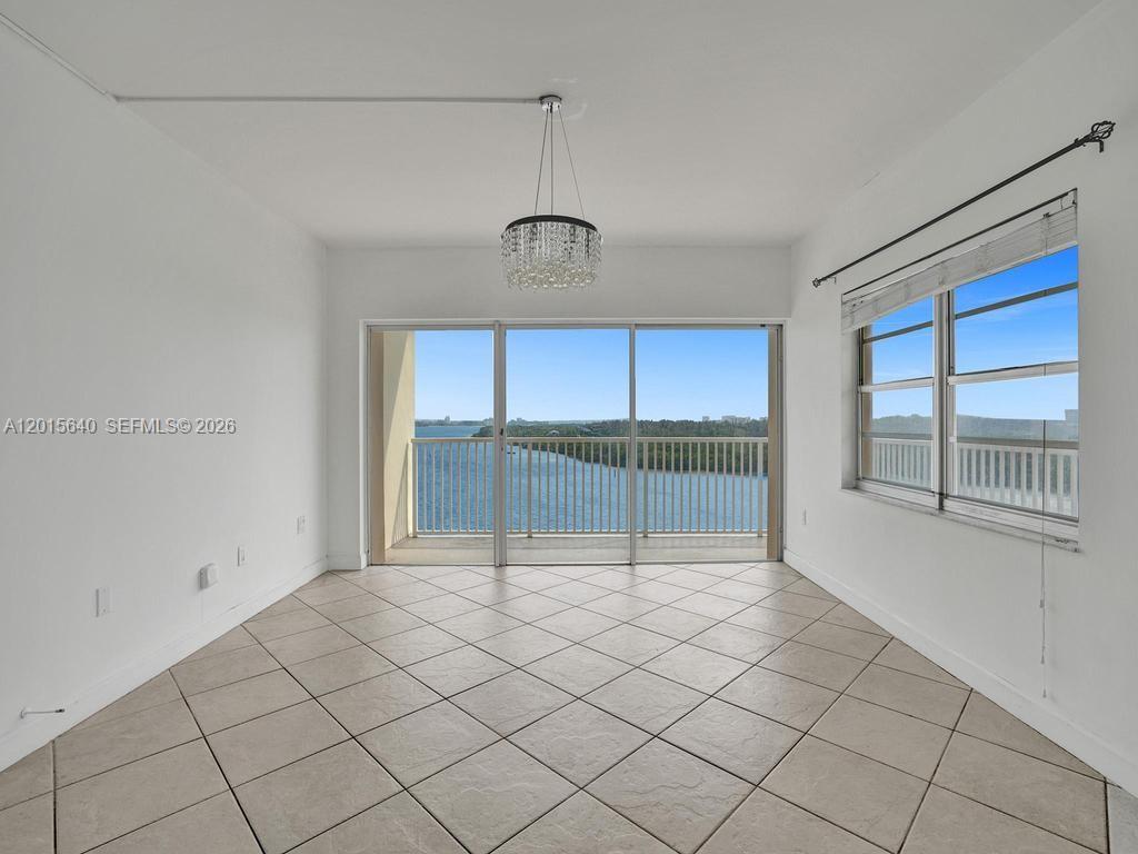 300 Bayview Dr # 906