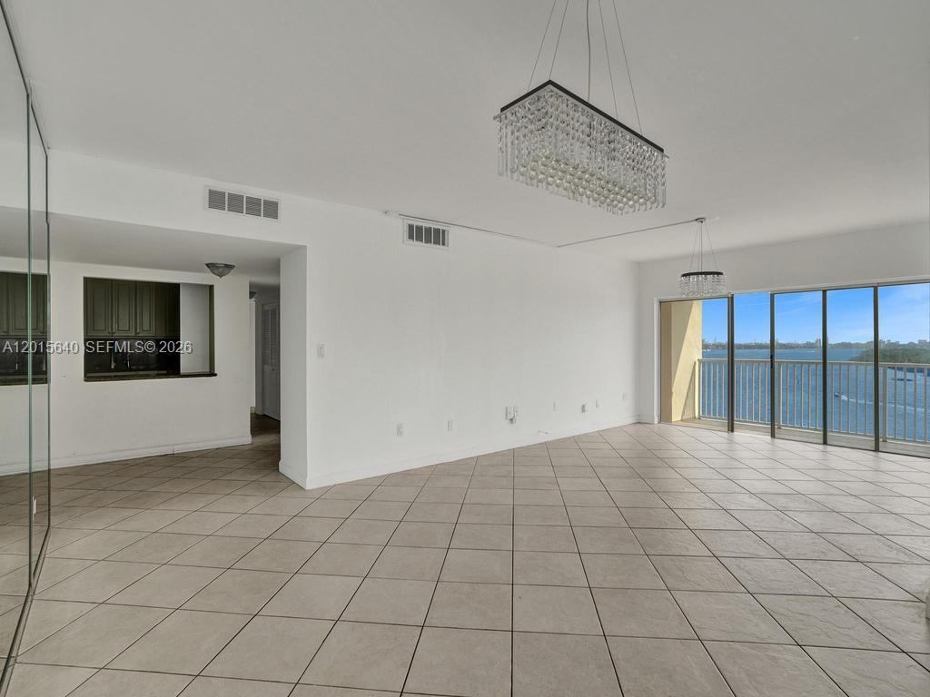 300 Bayview Dr # 906