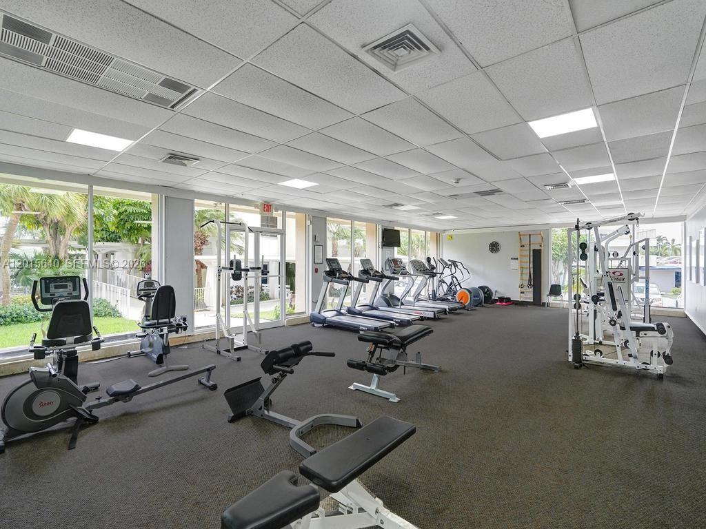 300 Bayview Dr # 906