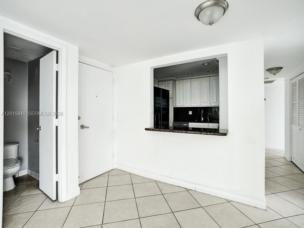 300 Bayview Dr # 906