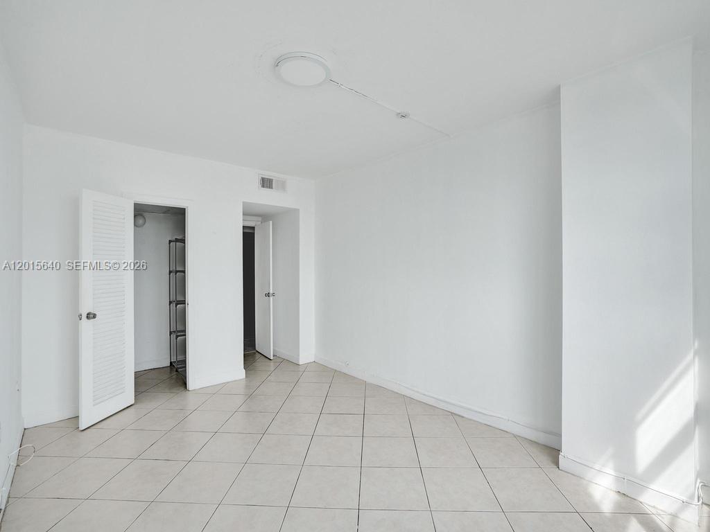 300 Bayview Dr # 906