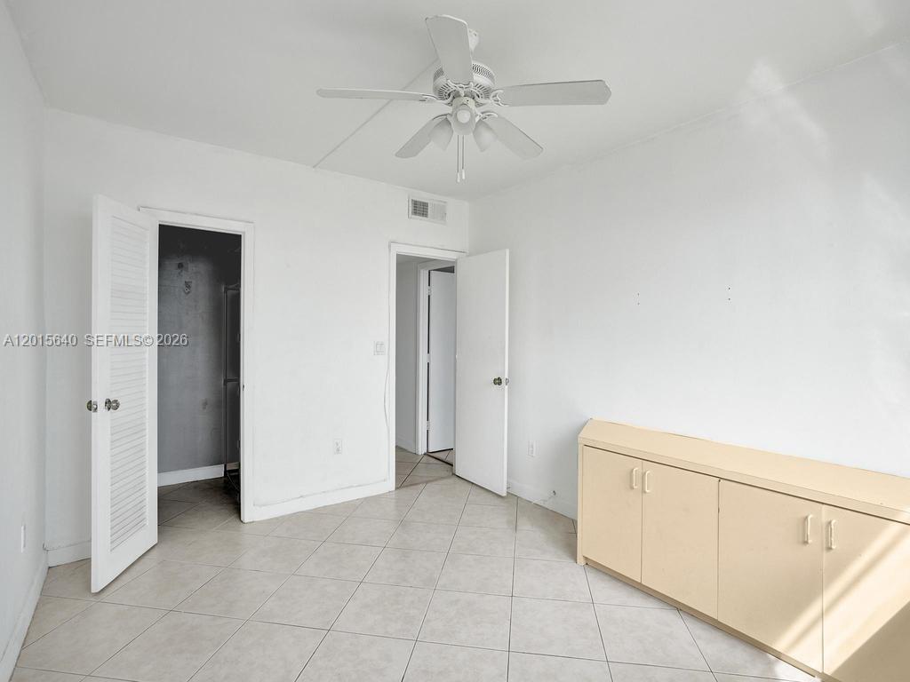 300 Bayview Dr # 906