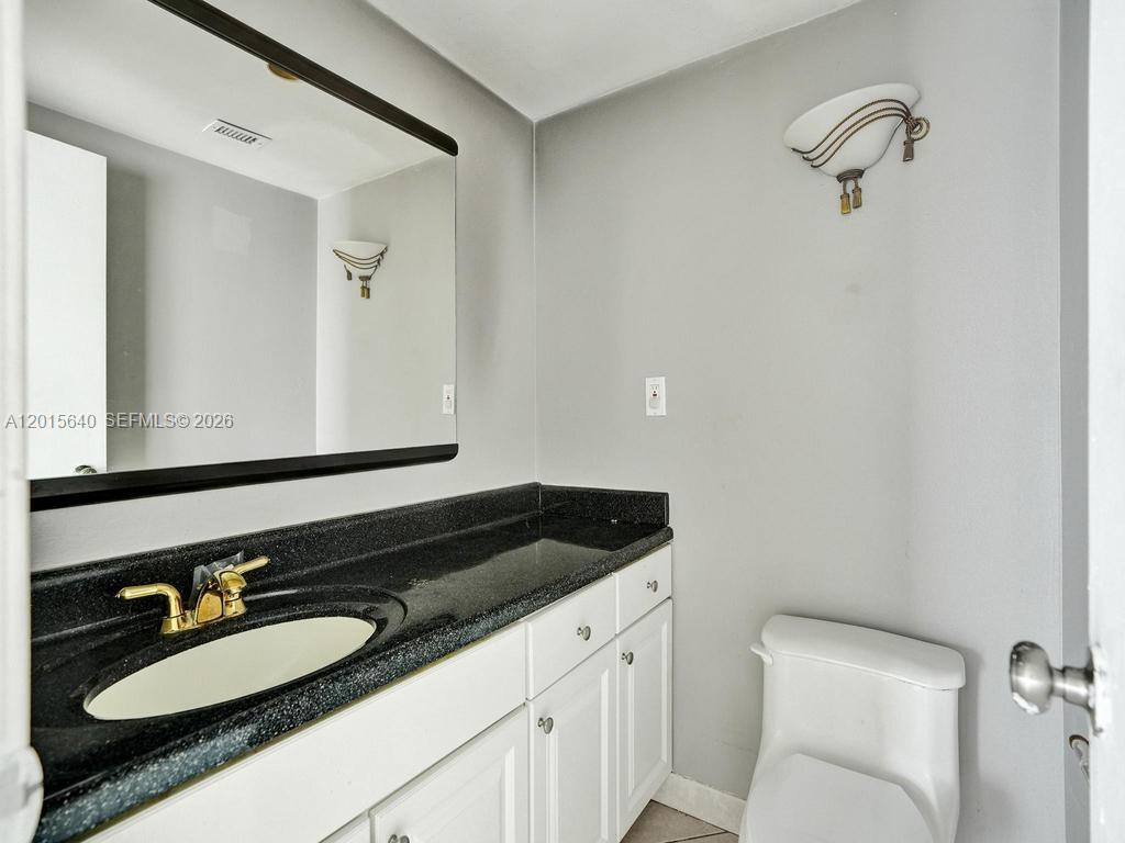 300 Bayview Dr # 906