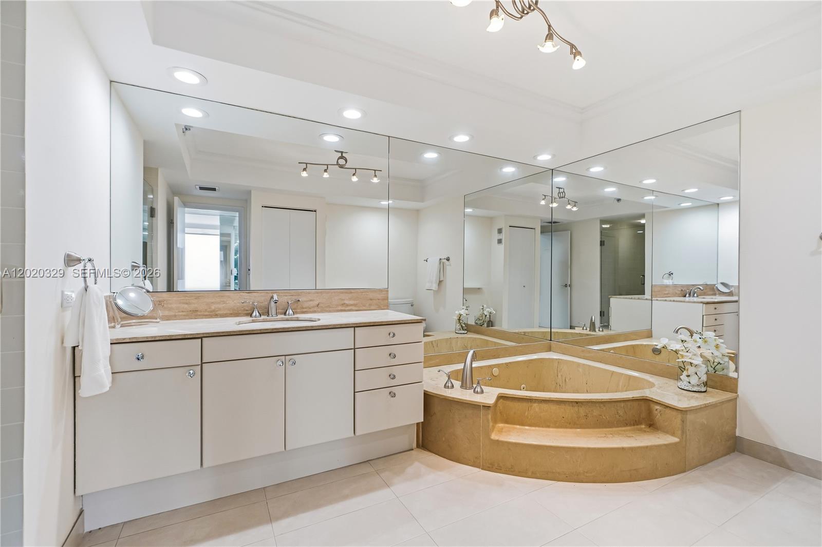 20281 E Country Club Dr # 2101