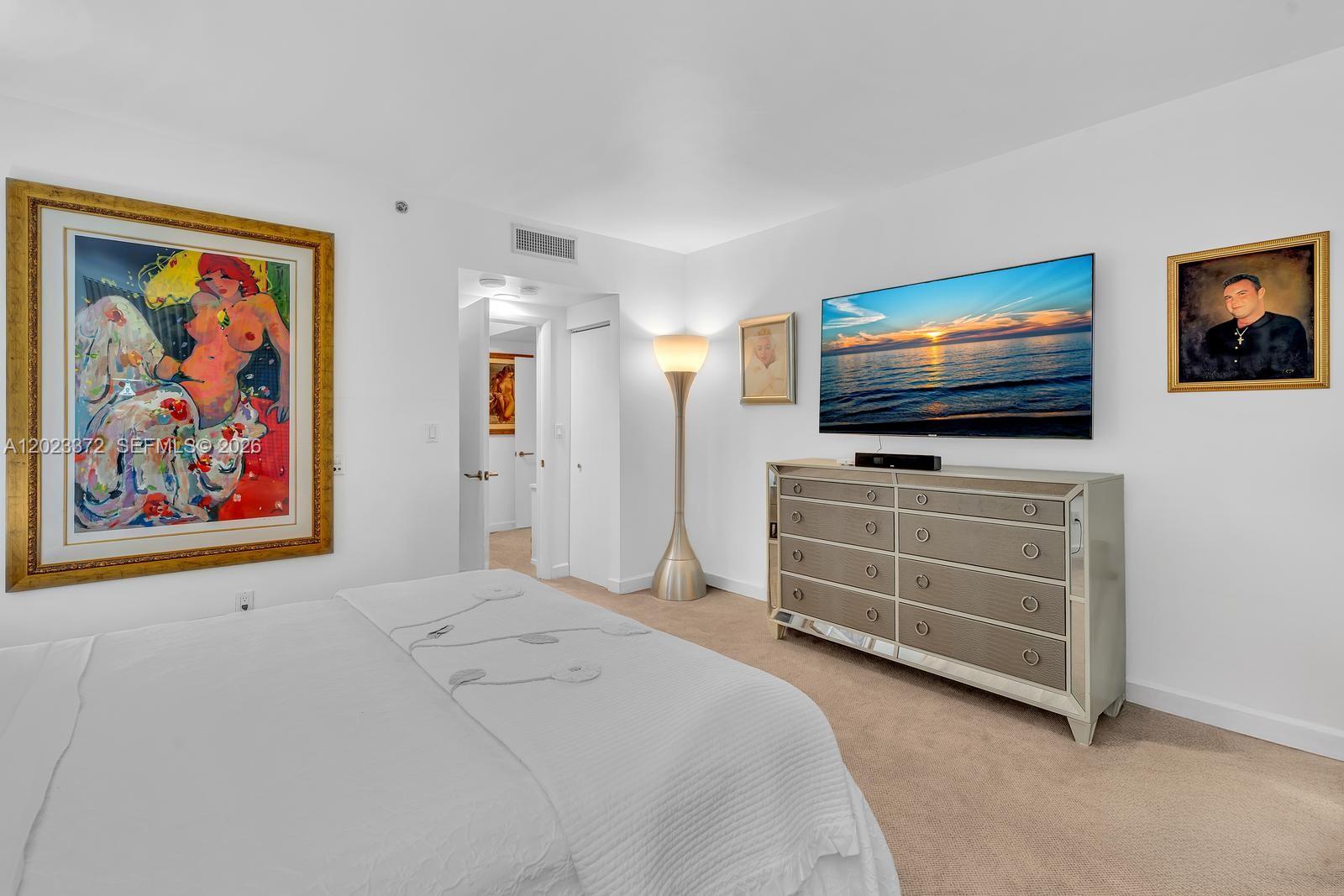 2000 Island Blvd # 305