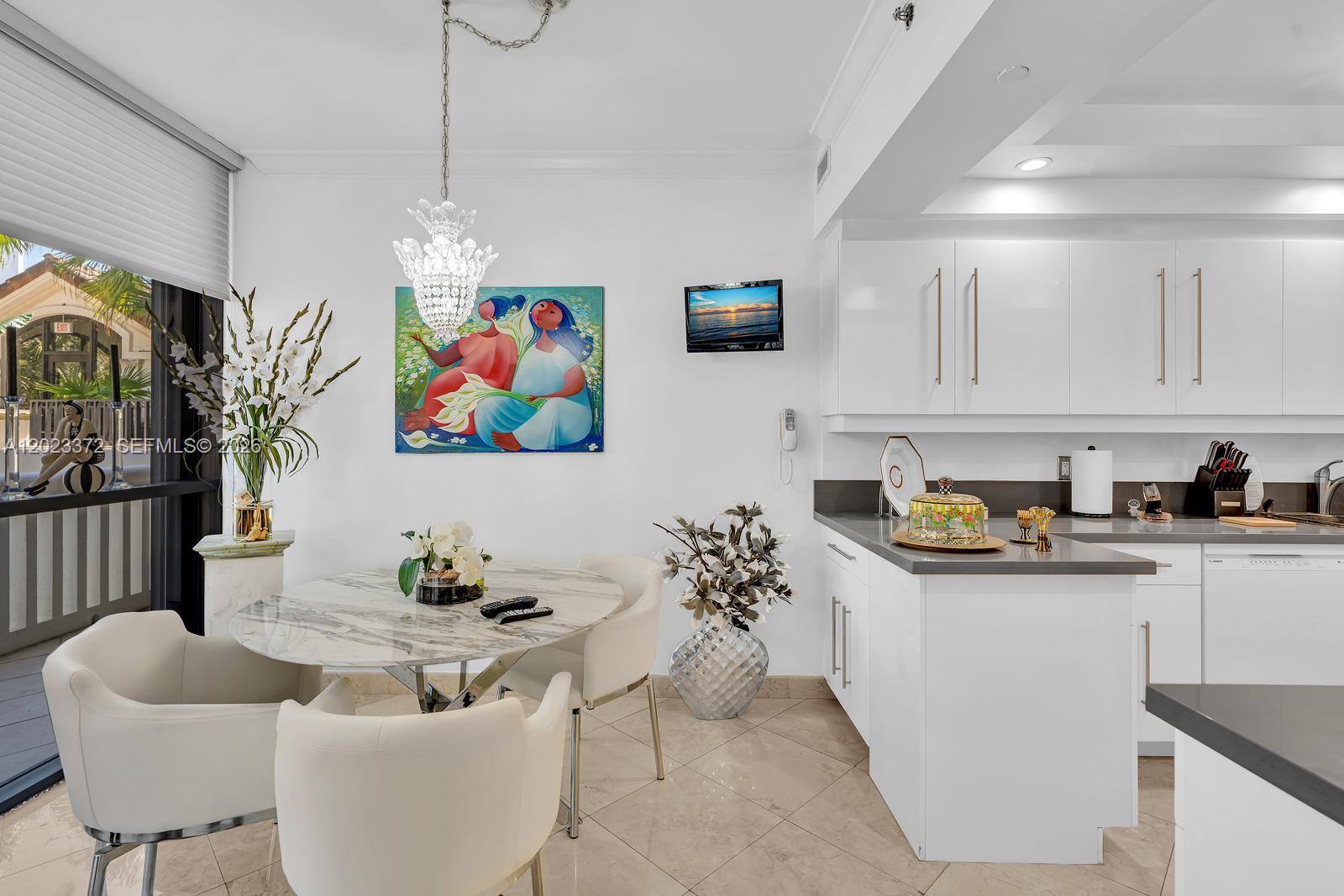 2000 Island Blvd # 305