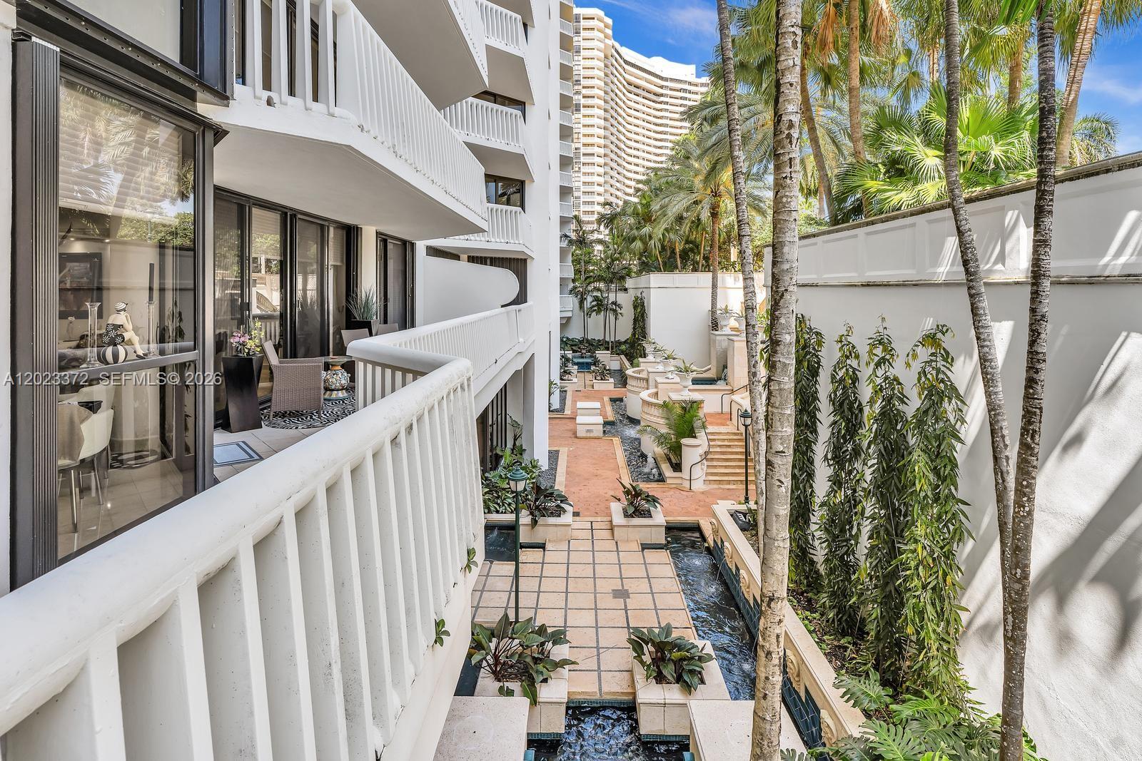 2000 Island Blvd # 305