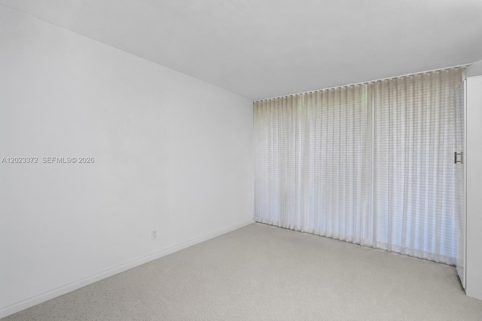 2000 Island Blvd # 305
