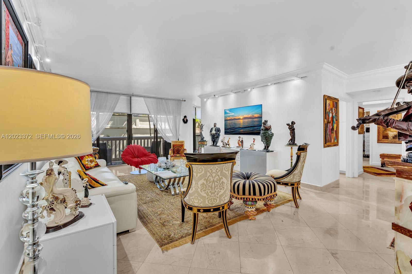 2000 Island Blvd # 305