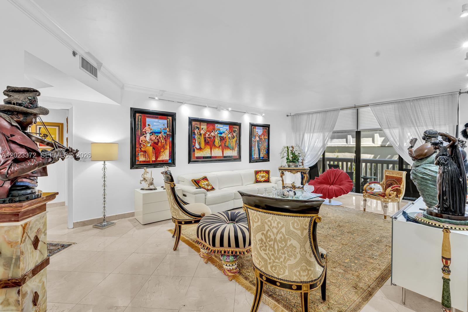 2000 Island Blvd # 305