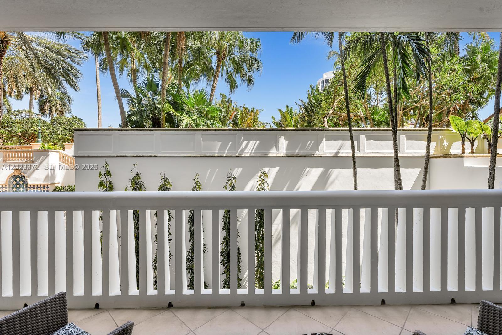 2000 Island Blvd # 305