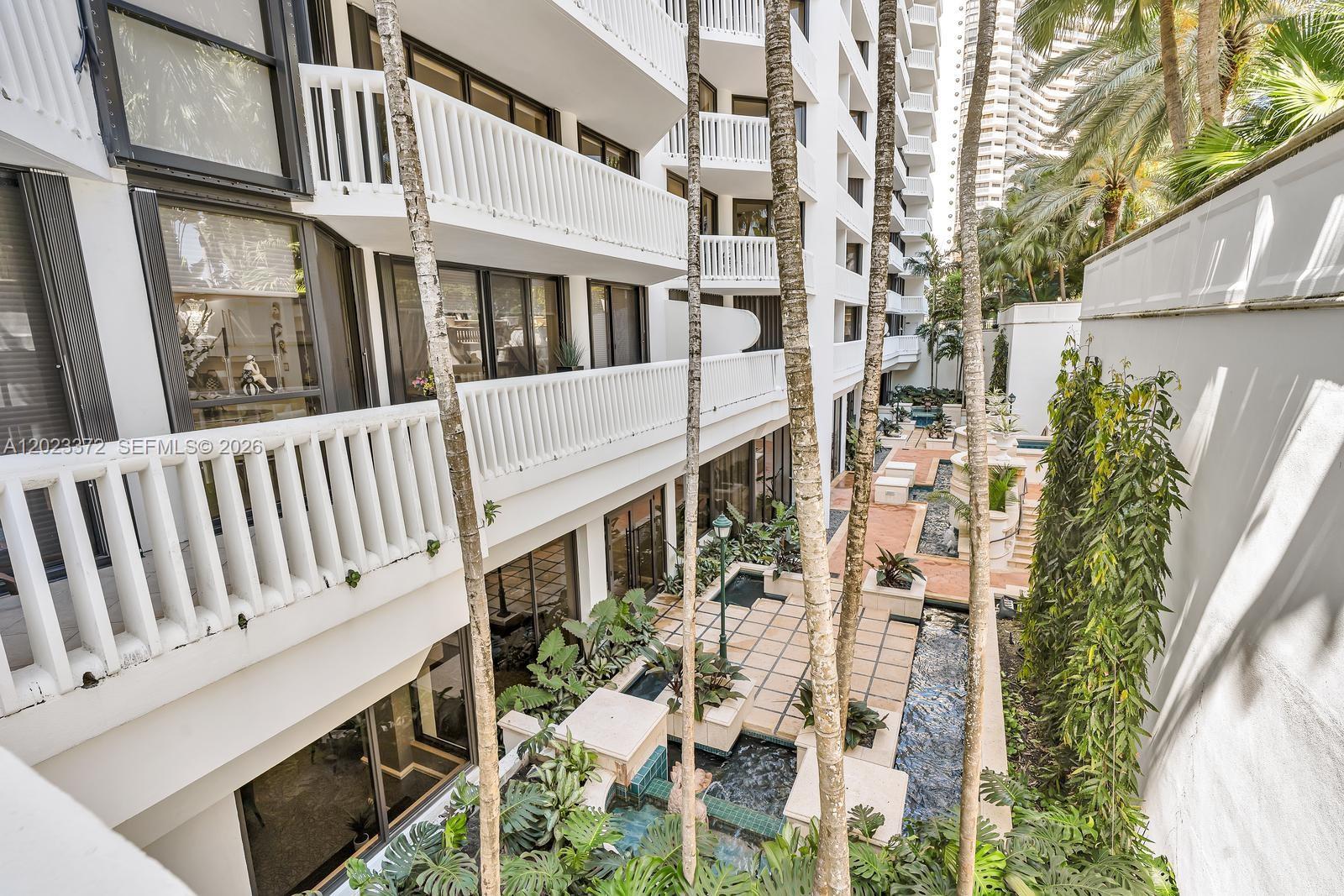 2000 Island Blvd # 305