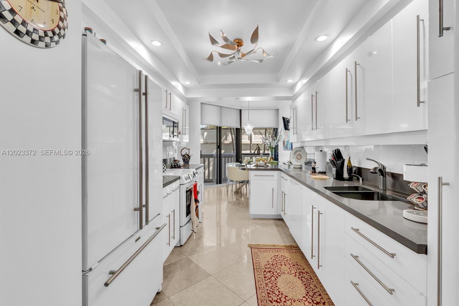 2000 Island Blvd # 305
