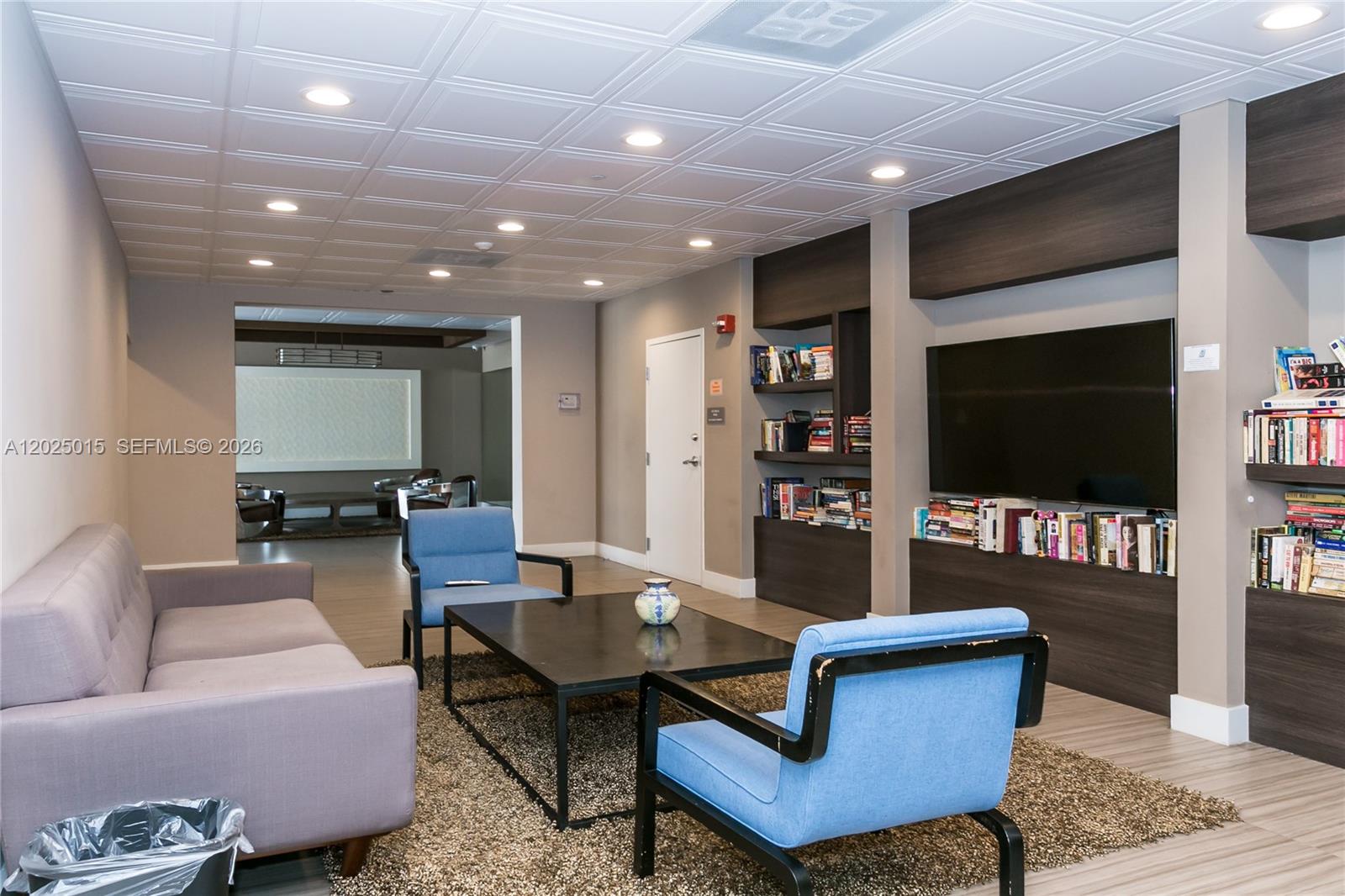 3625 N Country Club Dr # 402