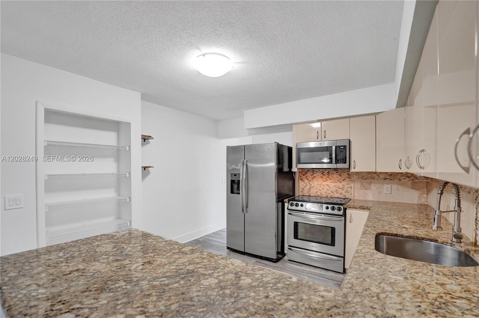 417 SE 4th St
