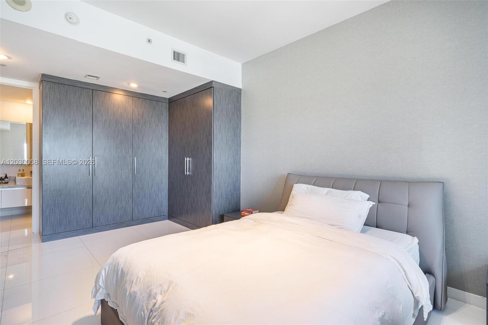 1100 Biscayne Blvd # 5203