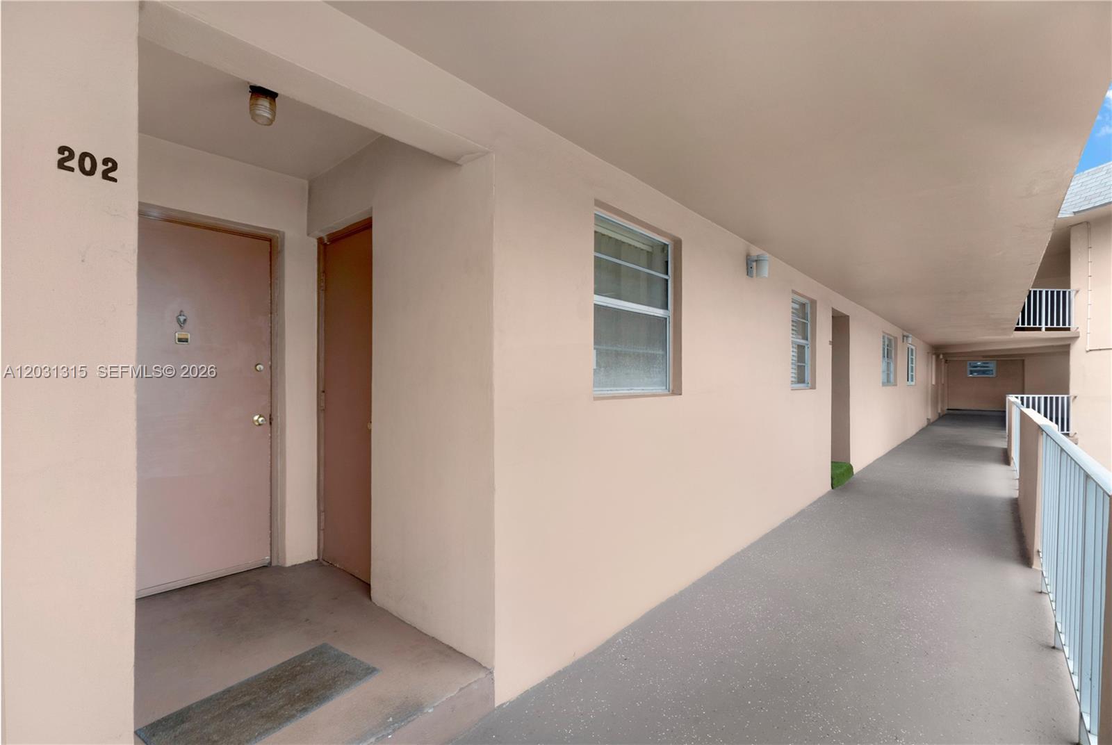1200 Tallwood Ave # 202