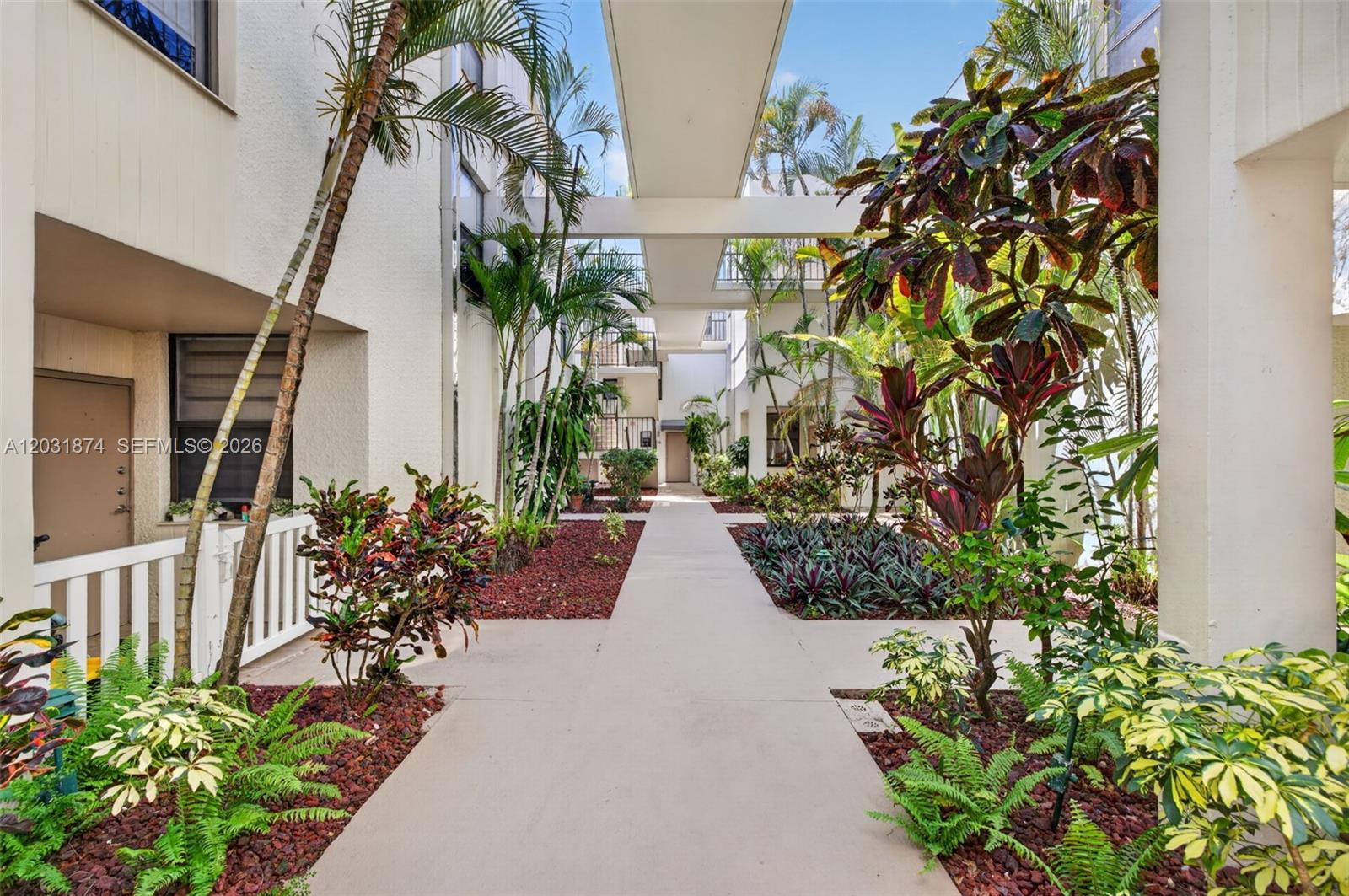 20300 W Country Club Dr # 3 Unit: 106-3