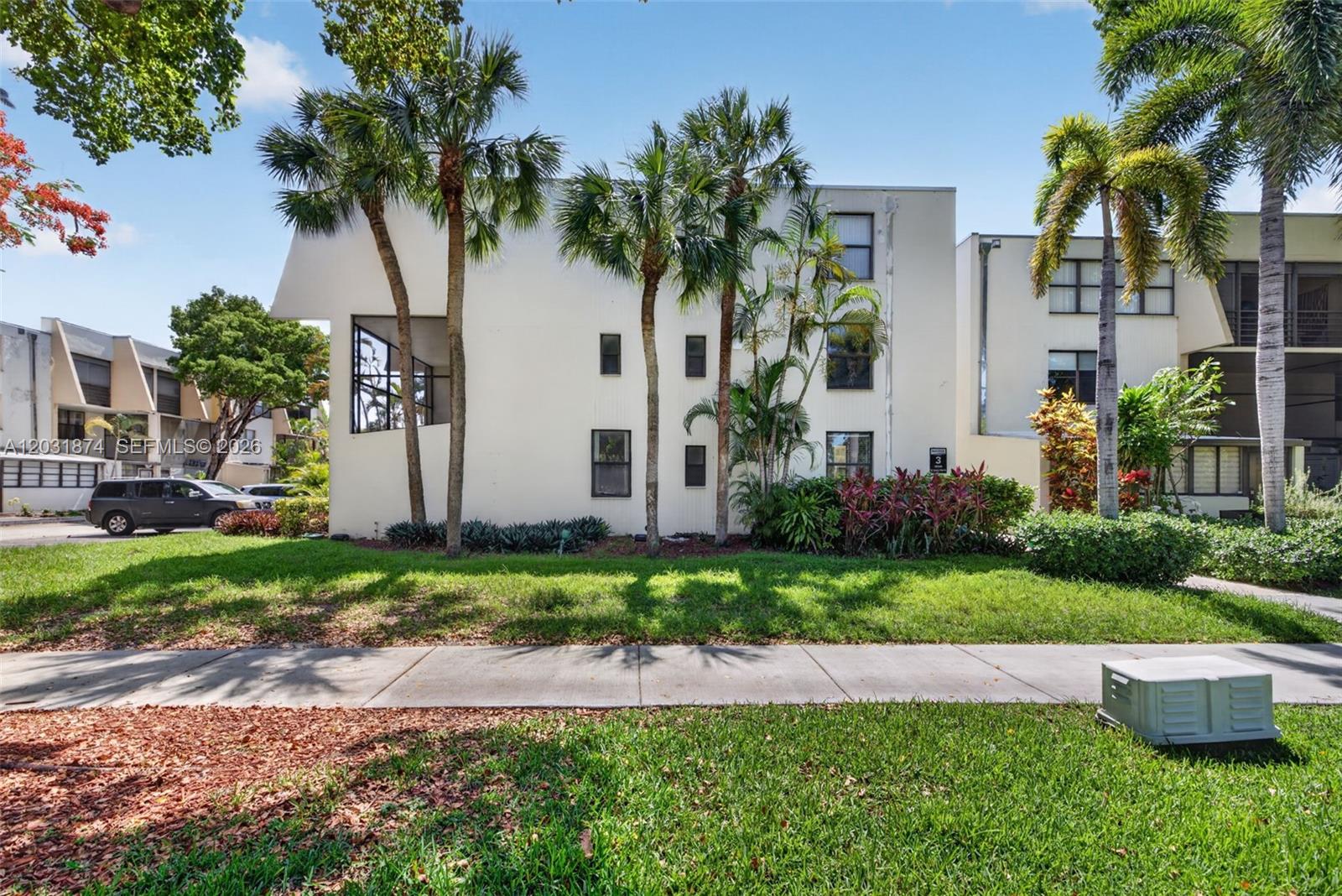 20300 W Country Club Dr # 3 Unit: 106-3