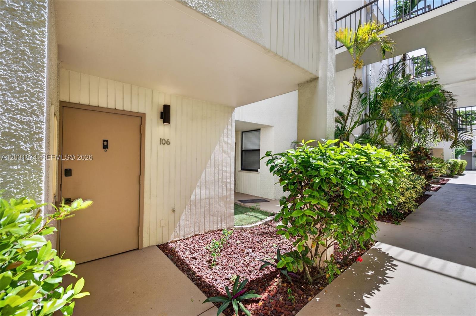 20300 W Country Club Dr # 3 Unit: 106-3
